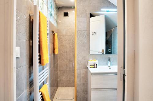 Ванная комната в Chambre D'hotes Les Tuilières