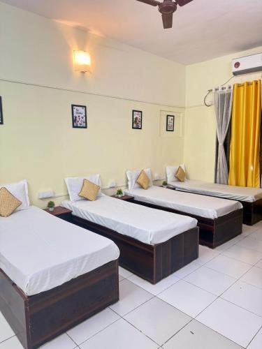 Letto o letti in una camera di Elite Stays Viman Nagar