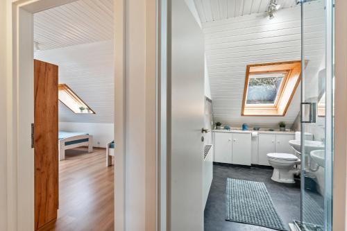 a bathroom with a toilet and a sink at Zwischen den Wellen in Oldenburg in Holstein