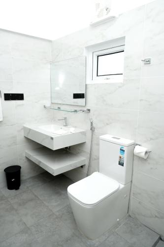 Koupelna v ubytování Trinco Diyash Beach Hotel