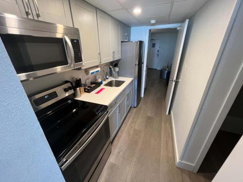 Køkken eller tekøkken på Briza By Casanita - Oceanfront Luxury Suite