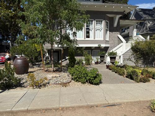 a house with a sidewalk in front of it at Cowper Inn in Palo Alto