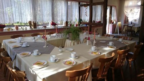 Ein Restaurant oder anderes Speiselokal in der Unterkunft Hotel Boizenburger Hof 