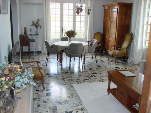 Χώρος καθιστικού στο Villa with pool near city center, Luberon