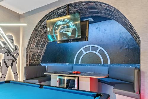 Una mesa de billar en 2025 NEW 10BD At Windsor Cay Pool and Game Room