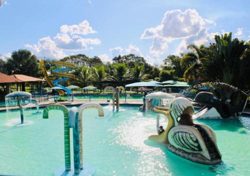 Hồ bơi trong/gần Apartamento Clube Tô de Boa