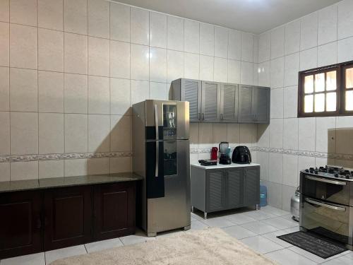 Kuchyň nebo kuchyňský kout v ubytování Casa em Benevides Cop 30