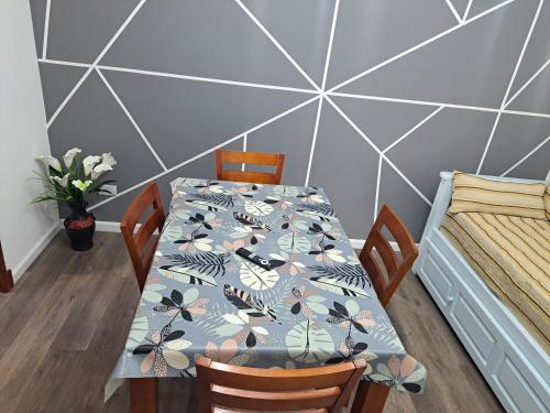 En eller flere senge i et værelse på Monoambiente dividido reciclado céntrico