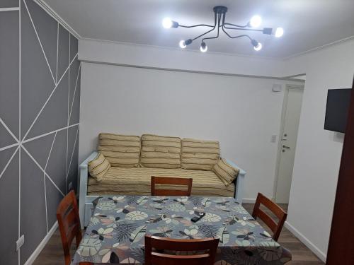 Et opholdsområde på Monoambiente dividido reciclado céntrico