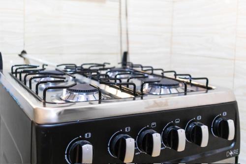 Η κουζίνα ή μικρή κουζίνα στο Caroline Appt -spacious deluxe 2 bedroom appt