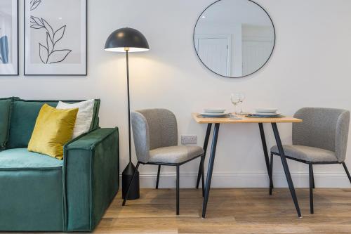Posezení v ubytování Modern 1BR Flat Gravesend with Parking Sleeps 2