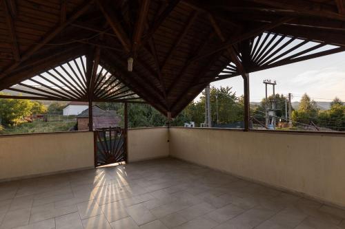 a large screened in porch with a roof with a view at Colina Mărului 