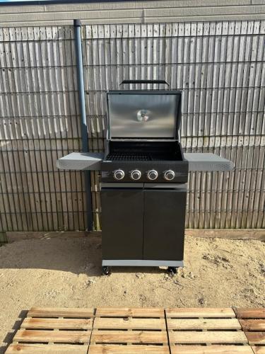 un barbecue all'aperto nella terra di Evasion Marine a Ploemeur