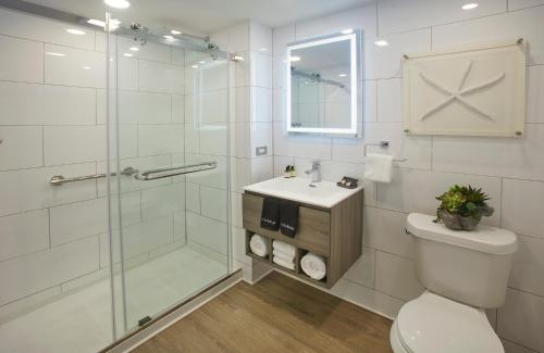 Ванная комната в Oceans at Carina Bay - Adults Only