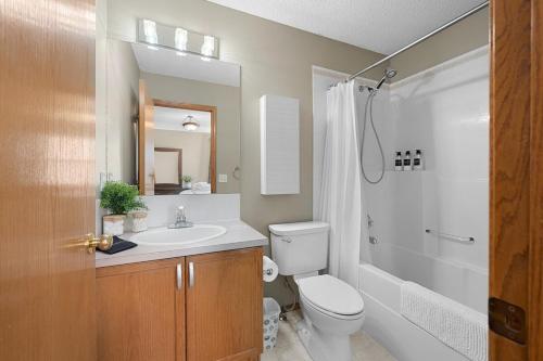 Ένα μπάνιο στο Peacock Suites