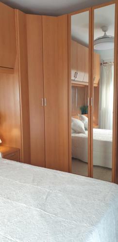 Giường trong phòng chung tại Apartamento El Patio de Alborán