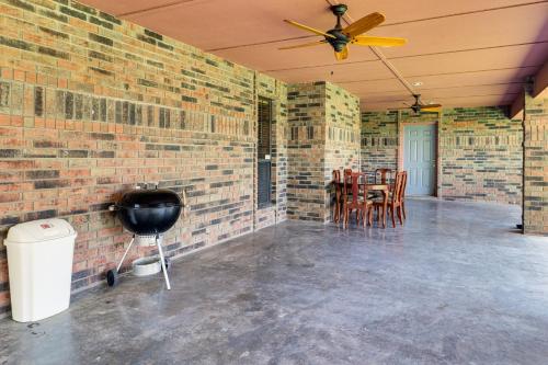 Galeriebild der Unterkunft 3 Mi to Downtown Roswell Home with Patio and Yard in Roswell