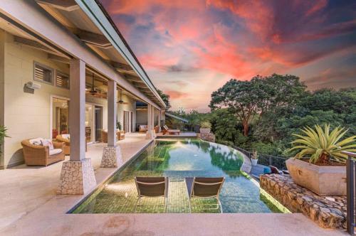 Bazén v ubytování Papagayo Villa w Ocean Views and 2 Private Pools nebo v jeho okolí