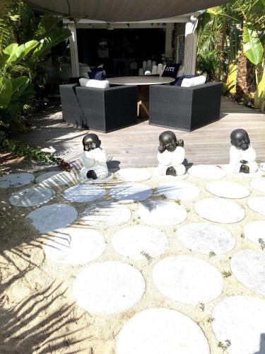 a group of toy robots sitting on a patio at Villa plage piscine terrasse privée citerne de sécurité in Baie Nettle