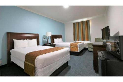 Postel nebo postele na pokoji v ubytování Hotel O Executive Inn & Suites Cuero Hwy 87