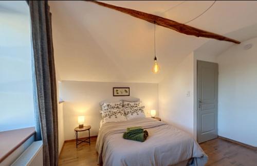 a bedroom with a bed and two lamps and a mirror at Les Pierres du Bonheur Meublé Tourisme 3 étoiles 
