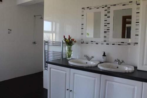 Φωτογραφία από το άλμπουμ του Loughview Holiday Home σε Kilkeel