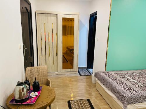 a room with a bed and a table with a tea kettle at Farida Pyramids ŌTEL in Cairo