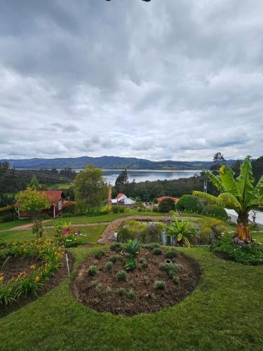 a garden with a pond in the grass at Le Ville Guatamonaco in Guatavita