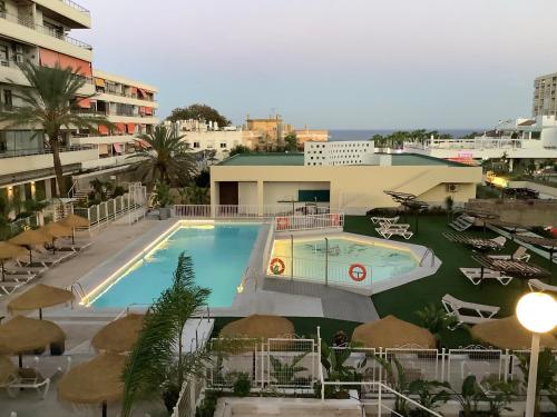 La Nogalera modern and spacious Apartment with pool and sea view
