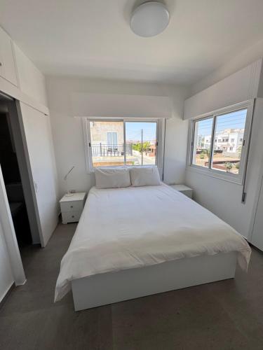 Postel nebo postele na pokoji v ubytování Dhekelia Beach house - Pyla, Larnaca