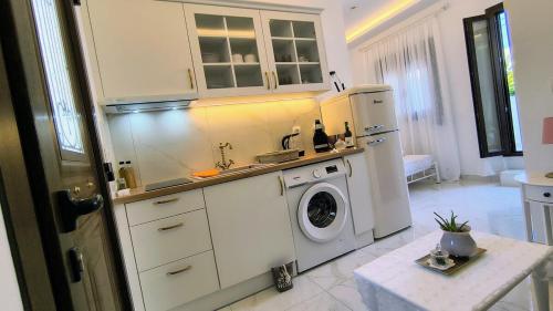 Η κουζίνα ή μικρή κουζίνα στο Polidoros tiny house
