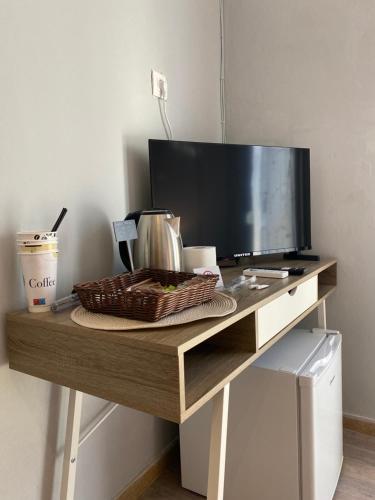 TV a/nebo společenská místnost v ubytování Faros Axd Downtown Hostel