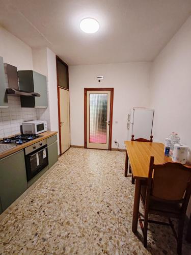 Kuchyň nebo kuchyňský kout v ubytování Tarak palace Inn