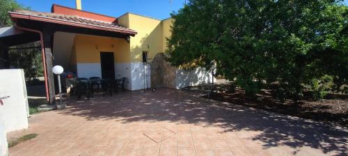 Un jardín fuera de Cascina Vittorio