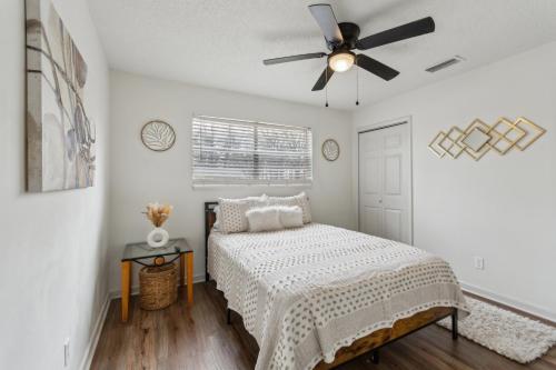 Ένα ή περισσότερα κρεβάτια σε δωμάτιο στο Midtown Serenity 3
