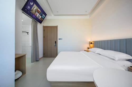 Un ou plusieurs lits dans un hébergement de l'établissement Yichun Jiashan Xiushui Boutique Hotel