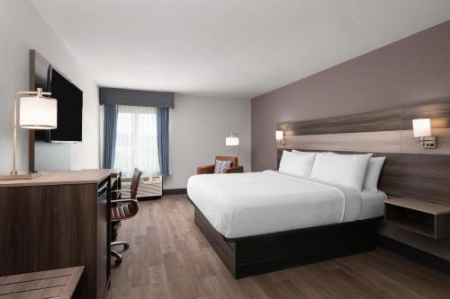 Ένα ή περισσότερα κρεβάτια σε δωμάτιο στο Garner Hotel Augusta West by IHG