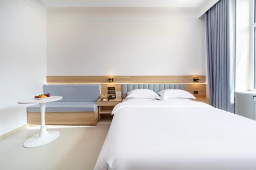 Un ou plusieurs lits dans un hébergement de l'établissement Yichun Jiashan Xiushui Boutique Hotel