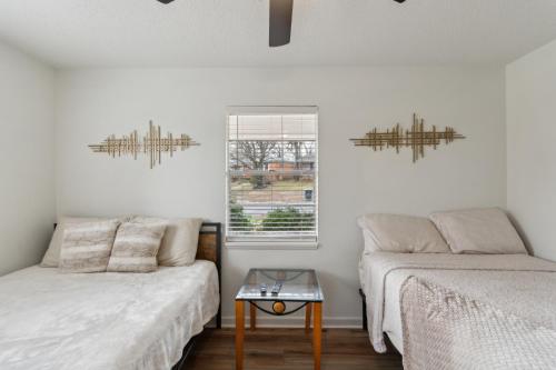 Ένα ή περισσότερα κρεβάτια σε δωμάτιο στο Midtown Serenity 3