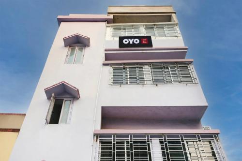 a white building with an ovo sign on it at Hotel O Sonali Guest house in Tangra