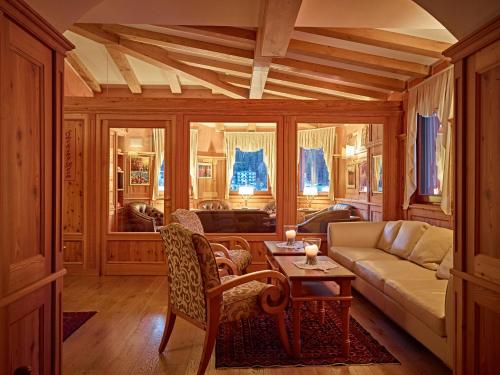 a living room with a couch and a table at Cerana Relax Hotel in Madonna di Campiglio