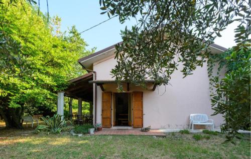 Taman di luar Stunning Home In Fano With Wifi