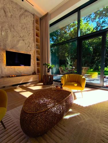 Ruang duduk di LUXURY LOFT with LOVE SEASIDE self check-in