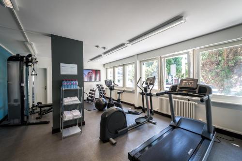 Fitness centrum a/nebo fitness zařízení v ubytování Hotel Mona
