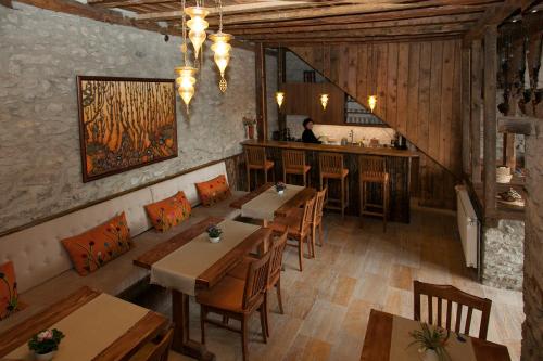 Restaurant ou autre lieu de restauration dans l'établissement Dadibra Konak Hotel