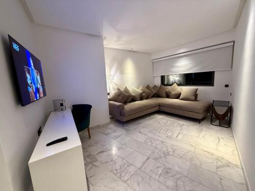 TV a/nebo společenská místnost v ubytování Magnifique appartement à Founty Agadir