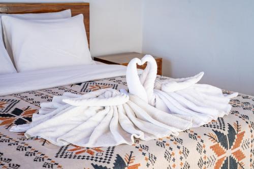Una cama o camas en una habitación de Lava Sky Kintamani