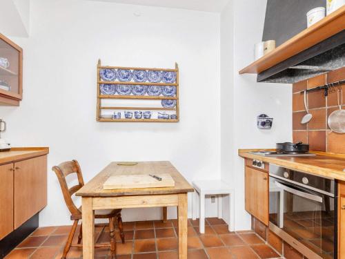 Dapur atau dapur kecil di 5 person holiday home in Løgstør