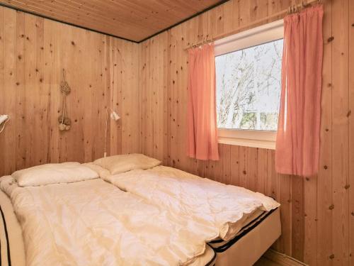Ένα ή περισσότερα κρεβάτια σε δωμάτιο στο 6 person holiday home in Hurup Thy-By Traum