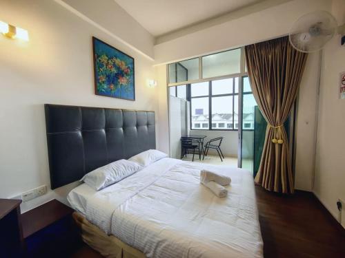 a bedroom with a large bed with a large window at Anjung Seri-Amansari Residence Seri Alam 1BR, 1-2 Pax in Masai